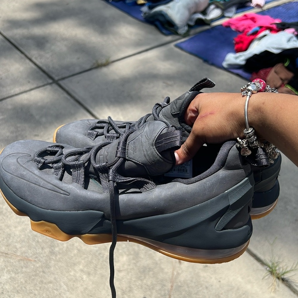 Nike Men’s Lebron Sneakers🖤💙